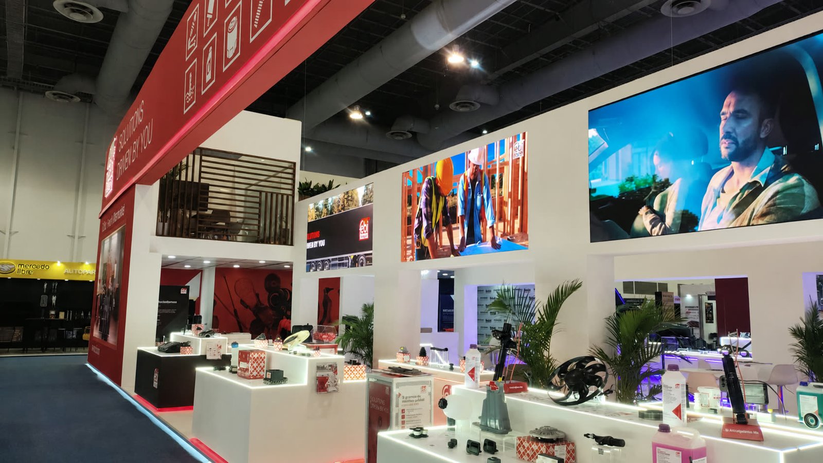 Montaje LED en activación de marca